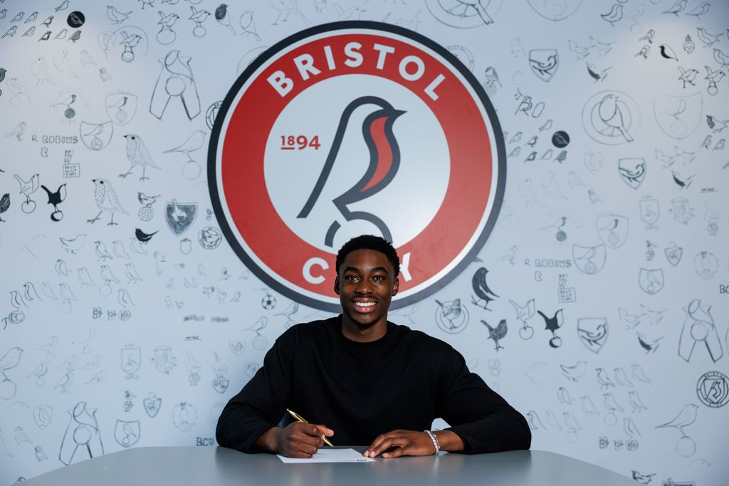 Ikpeama signs pro deal - Bristol City FC