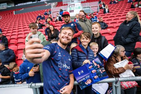 Players meet supporters at Open Training Session! 📸 - Bristol Bears Rugby
